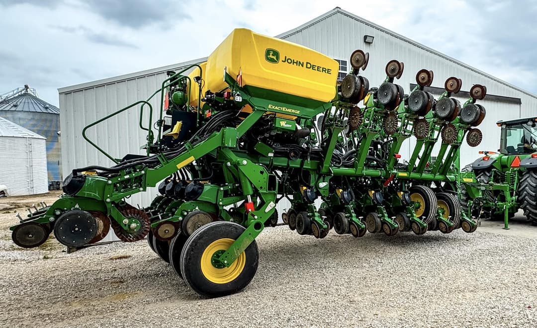 Image of John Deere 1795 Image 1