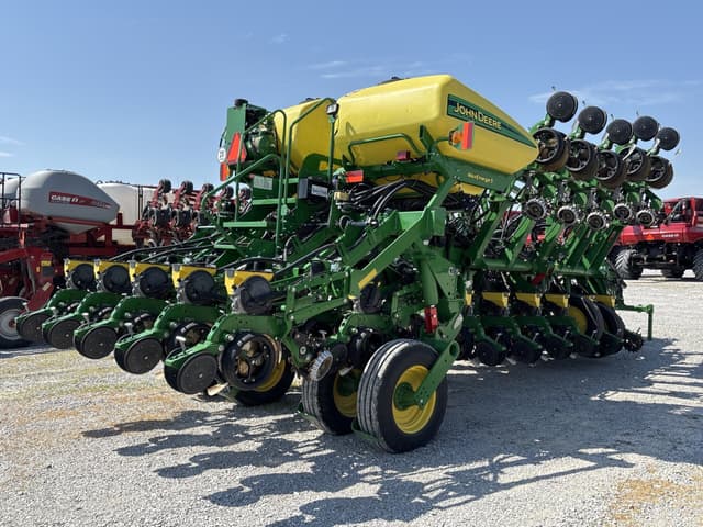 Image of John Deere 1795 equipment image 2