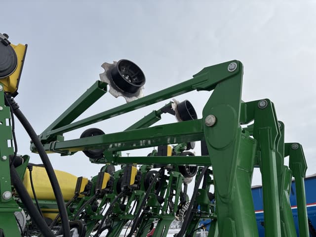 Image of John Deere 1795 equipment image 1