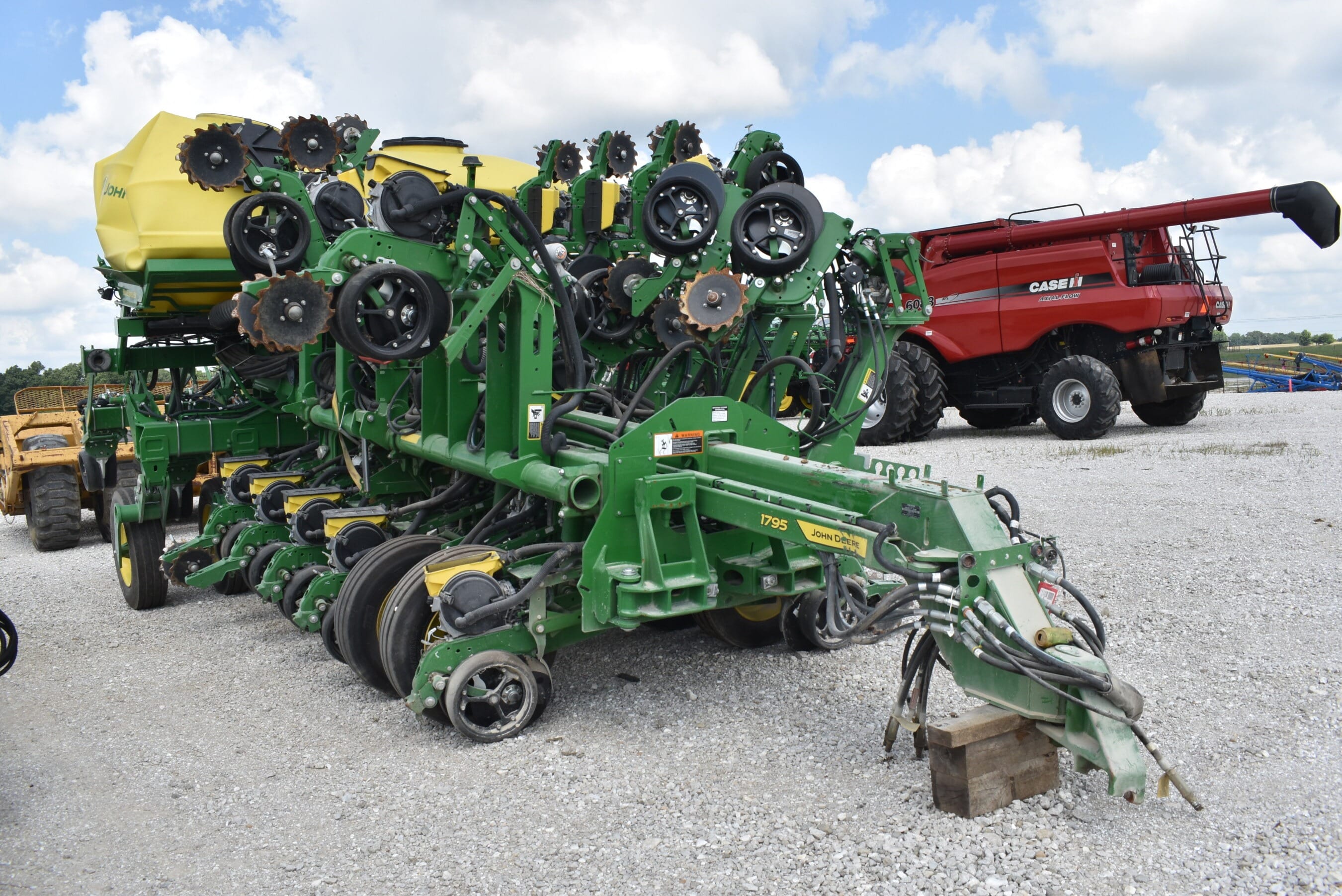 John Deere 1795 Equipment Image0