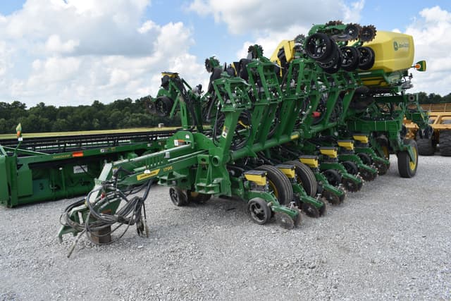 Image of John Deere 1795 equipment image 2