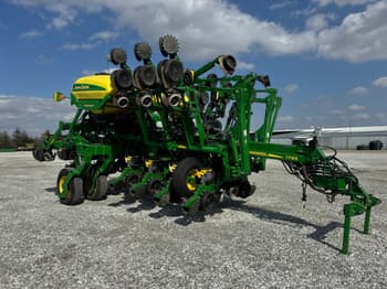 2015 John Deere 1795 Equipment Image0
