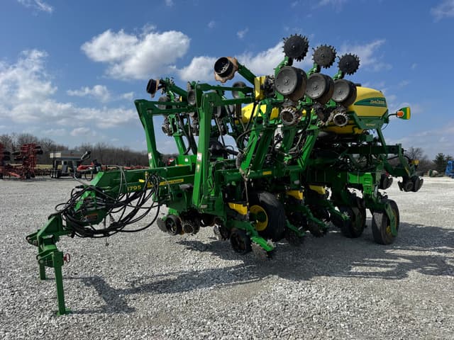 Image of John Deere 1795 equipment image 1