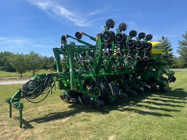 Image of John Deere 1795 equipment image 2
