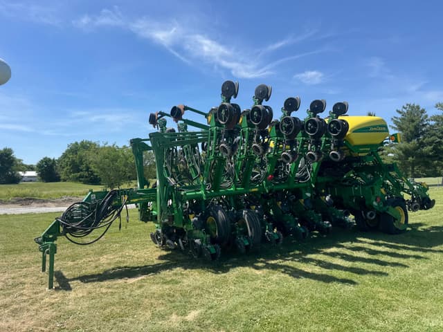 Image of John Deere 1795 equipment image 4