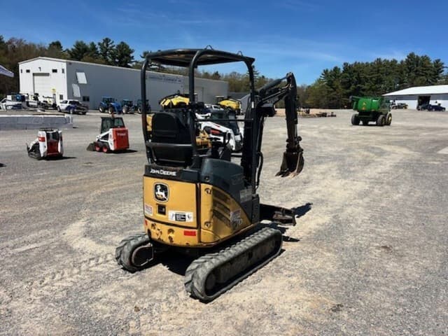 Image of John Deere 17D equipment image 4