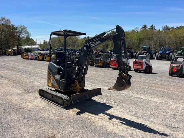 Image of John Deere 17D equipment image 2