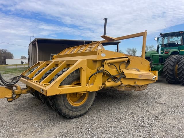 Image of John Deere 1812C equipment image 2