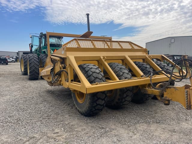 Image of John Deere 1812C equipment image 3