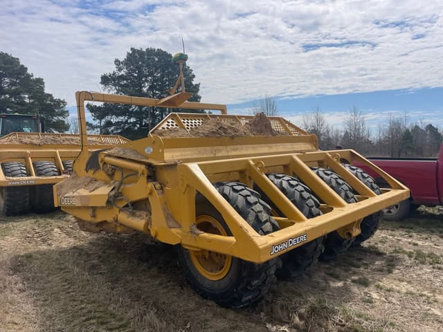 Image of John Deere 1812C equipment image 3