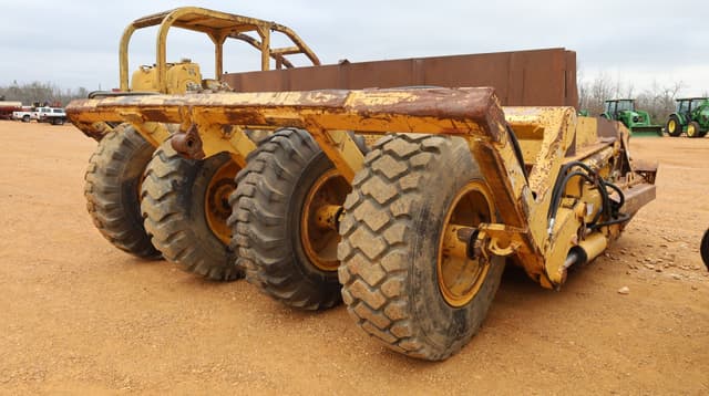 Image of John Deere 1812C equipment image 4