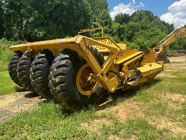 Image of John Deere 1812C equipment image 2