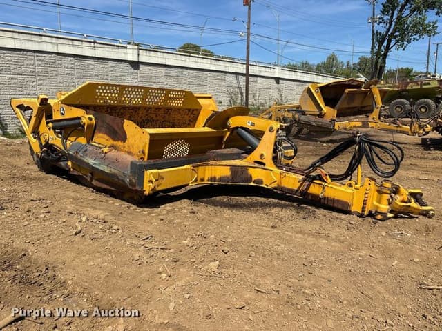 Image of John Deere 1812C equipment image 2