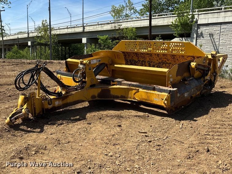 John Deere 1812C Equipment Image0