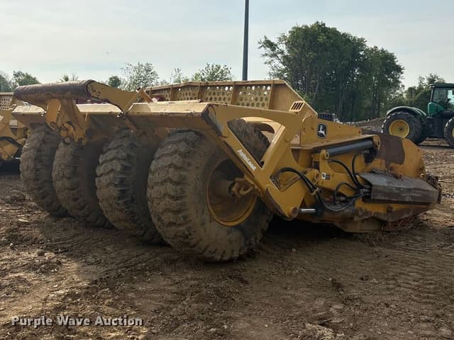 Image of John Deere 1812C equipment image 4
