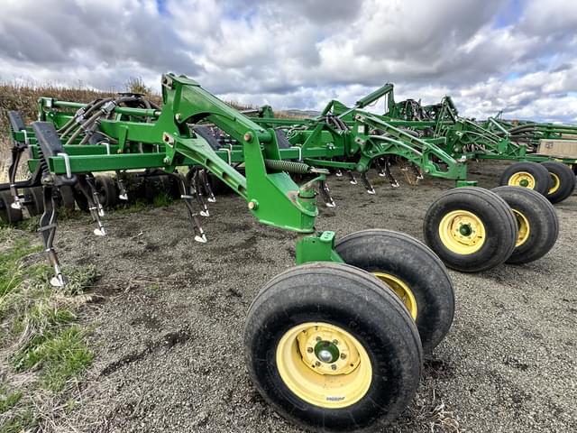 Image of John Deere 1830 equipment image 4