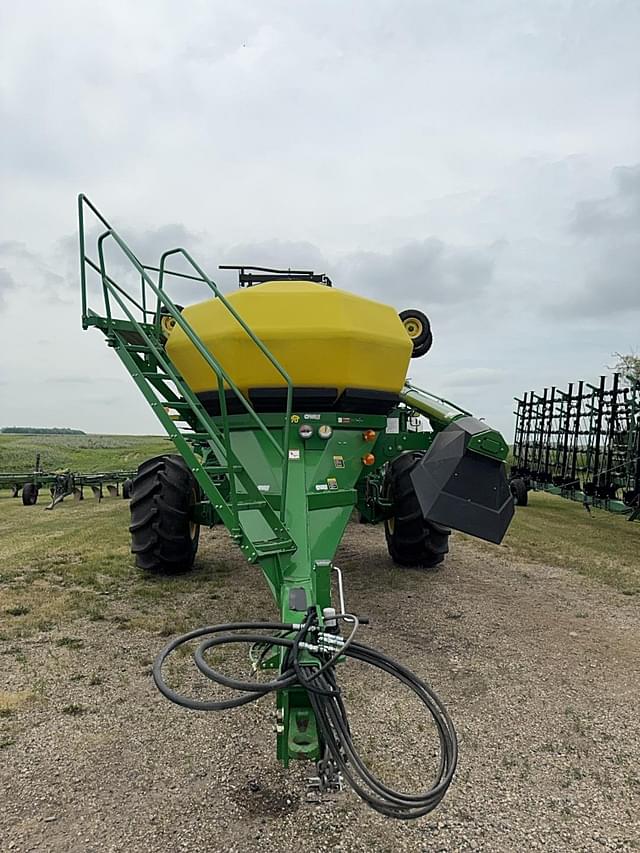 Image of John Deere 1830 equipment image 1