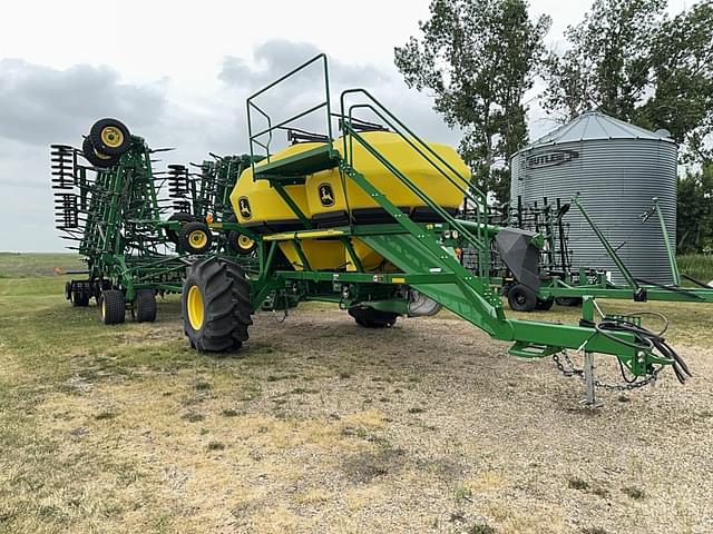 Image of John Deere 1830 equipment image 2