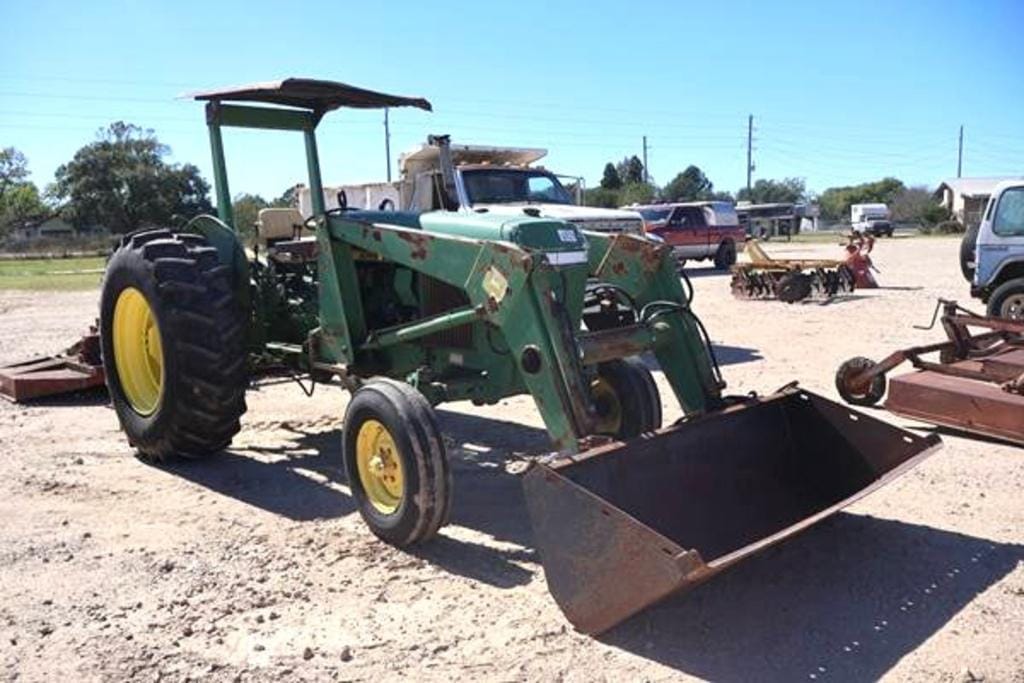 John Deere 1840 Equipment Image0