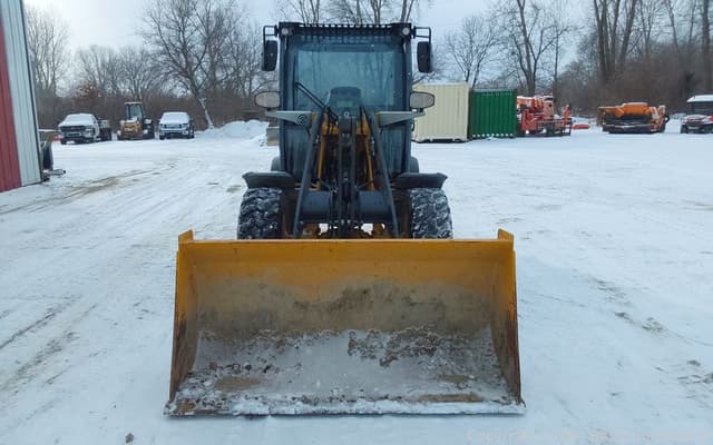 Image of John Deere 184G equipment image 2