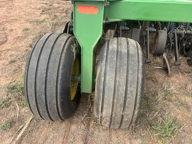 Image of John Deere 1850 equipment image 4