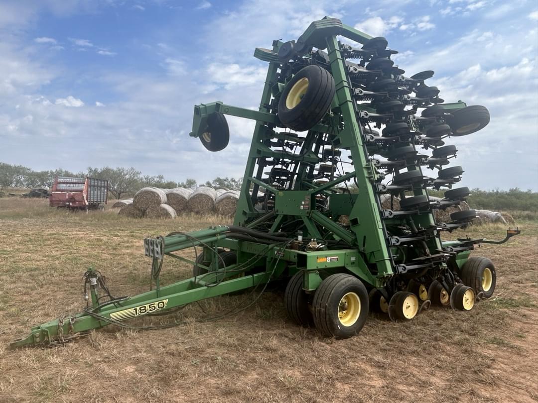 Image of John Deere 1850 Primary image