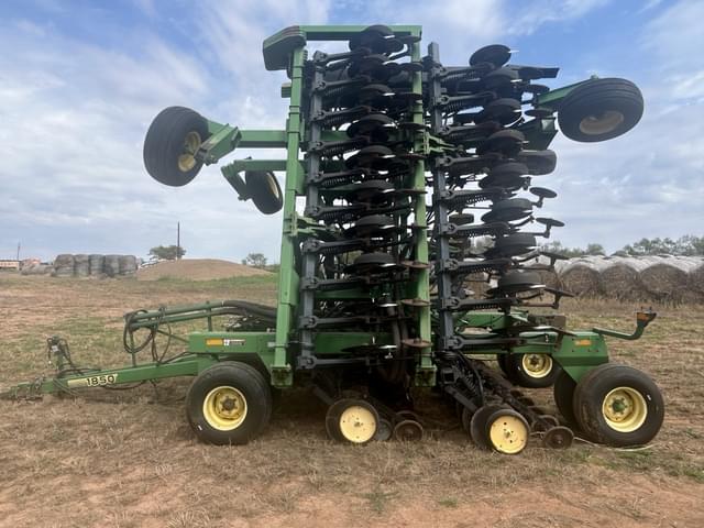 Image of John Deere 1850 equipment image 1
