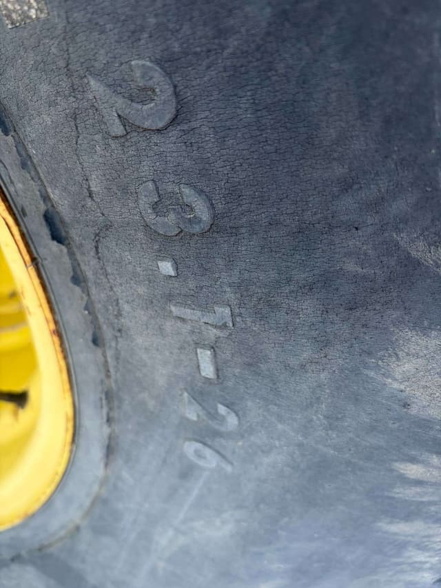 Image of John Deere 1850 equipment image 3