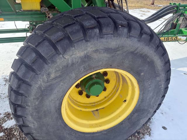 Image of John Deere 1850 equipment image 2