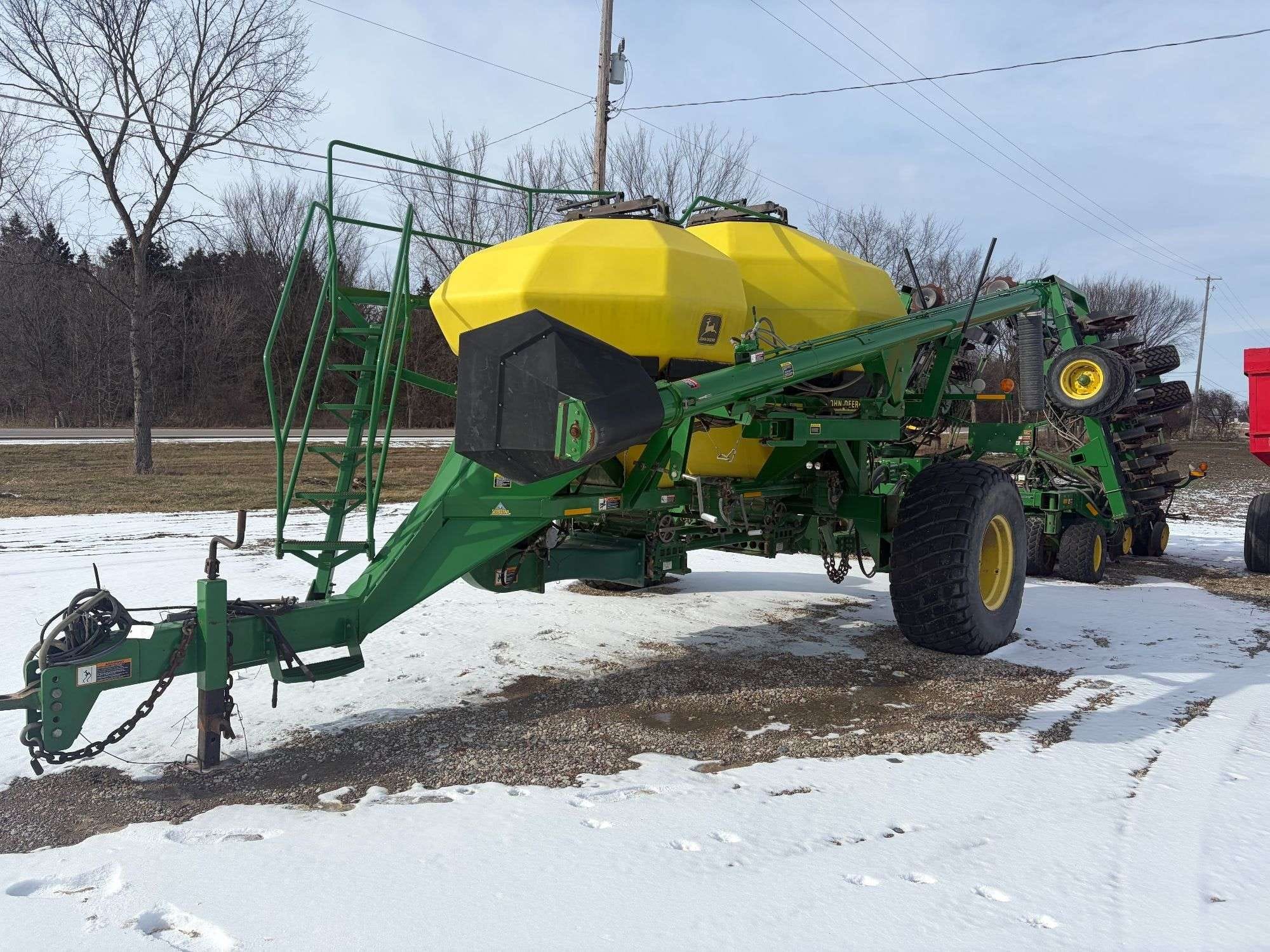 John Deere 1850 Equipment Image0