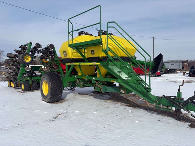 Image of John Deere 1850 equipment image 1