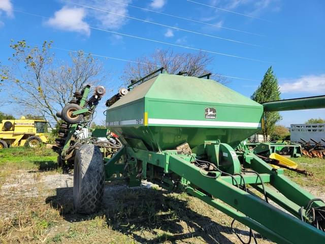 Image of John Deere 1850 equipment image 2