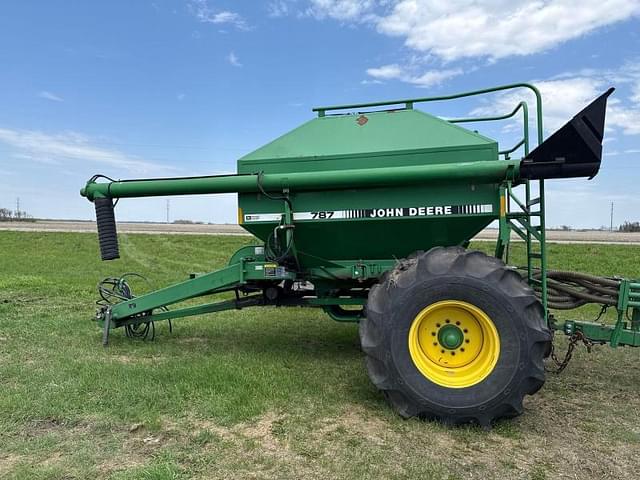 Image of John Deere 1850 equipment image 2