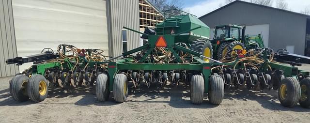 Image of John Deere 1850 equipment image 2