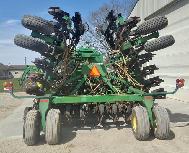Image of John Deere 1850 equipment image 1