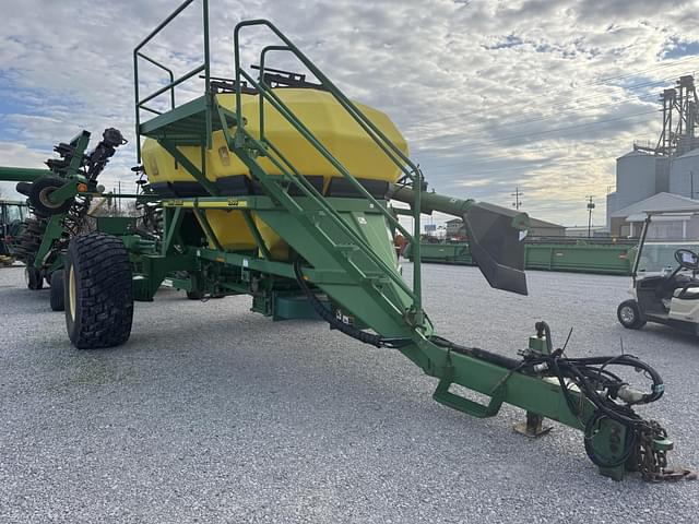 Image of John Deere 1850 equipment image 3