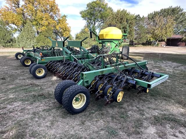 Image of John Deere 1850 equipment image 2