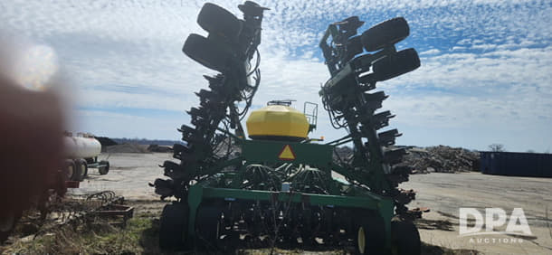 Image of John Deere 1890 equipment image 3