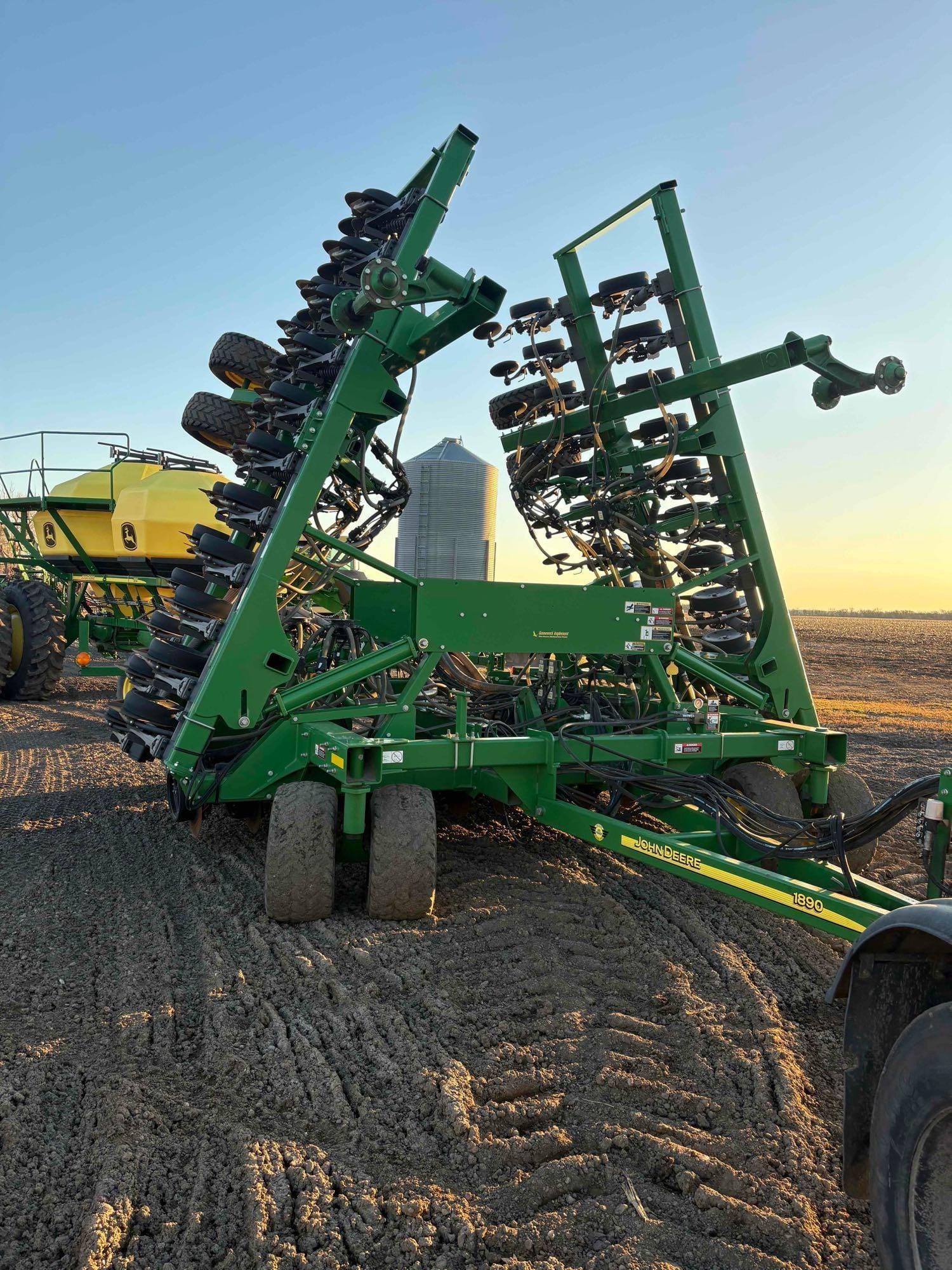 John Deere 1890 Equipment Image0