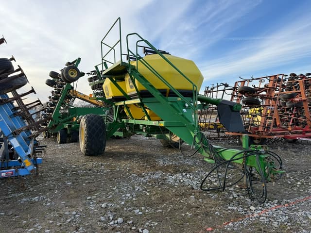 Image of John Deere 1890 equipment image 1