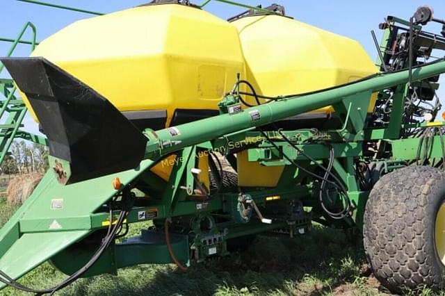 Image of John Deere 1850 equipment image 2