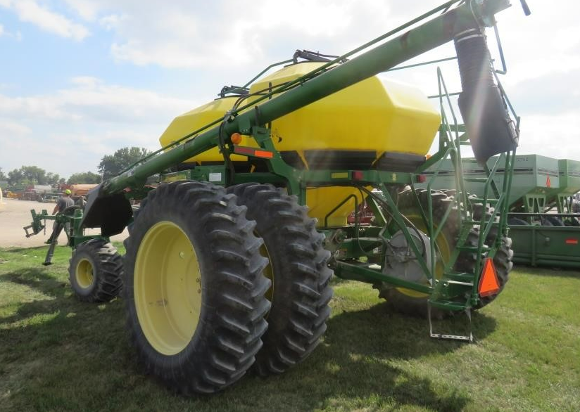 John Deere 1910 Planting Air Seeders or Carts for Sale Tractor Zoom