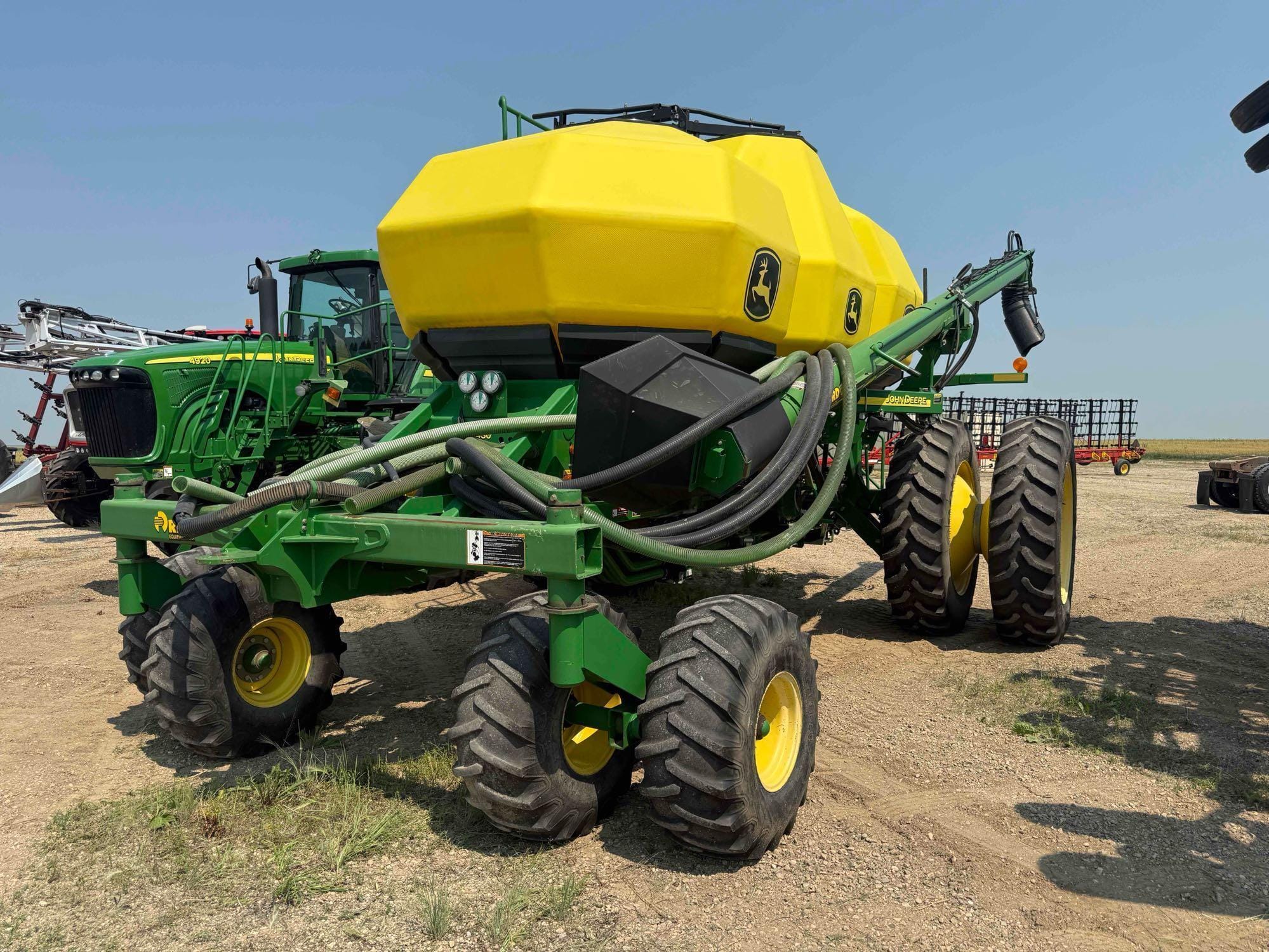 John Deere 1910 Equipment Image0