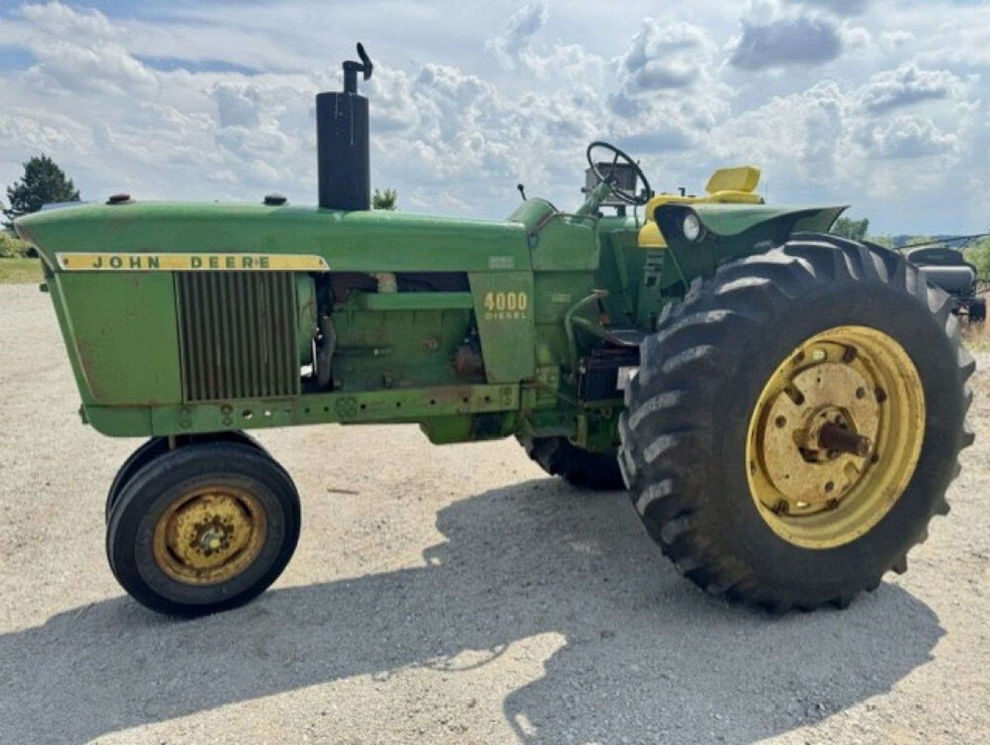 1971 John Deere 4000 Equipment Image0