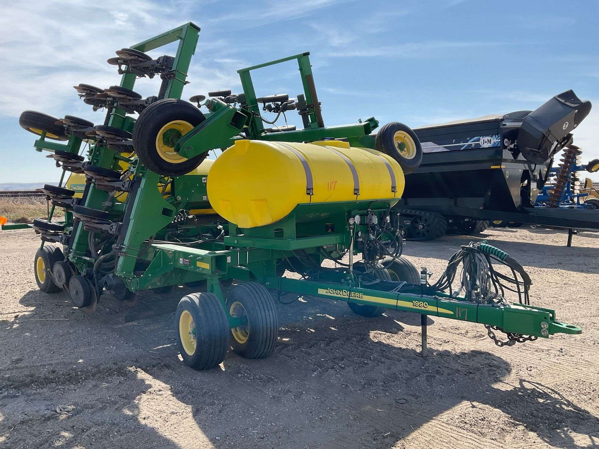 John Deere 1990 Equipment Image0