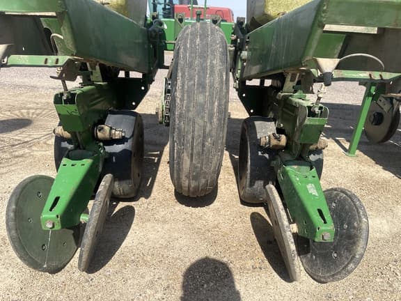 Image of John Deere Undetermined equipment image 4