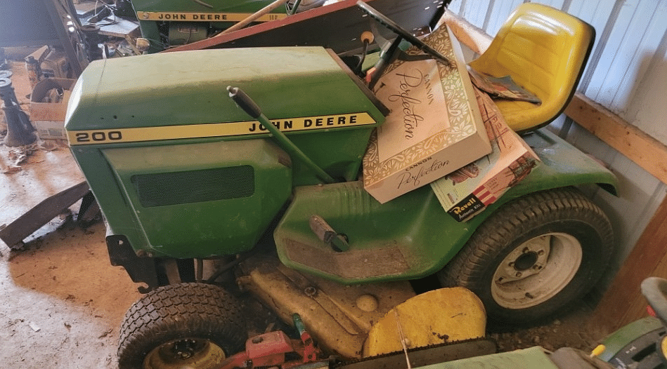 Image of John Deere 200 Primary Image