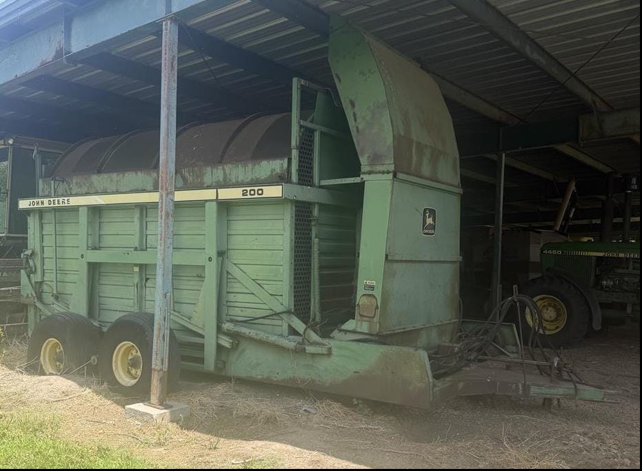 John Deere 200 Equipment Image0