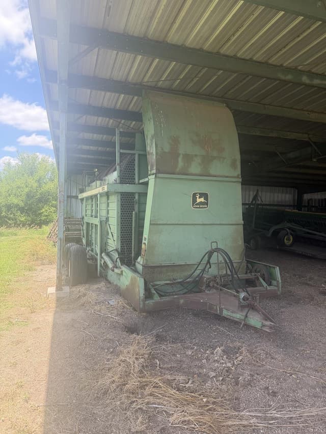Image of John Deere 200 equipment image 3