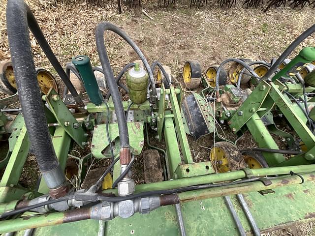 Image of John Deere 200 equipment image 3